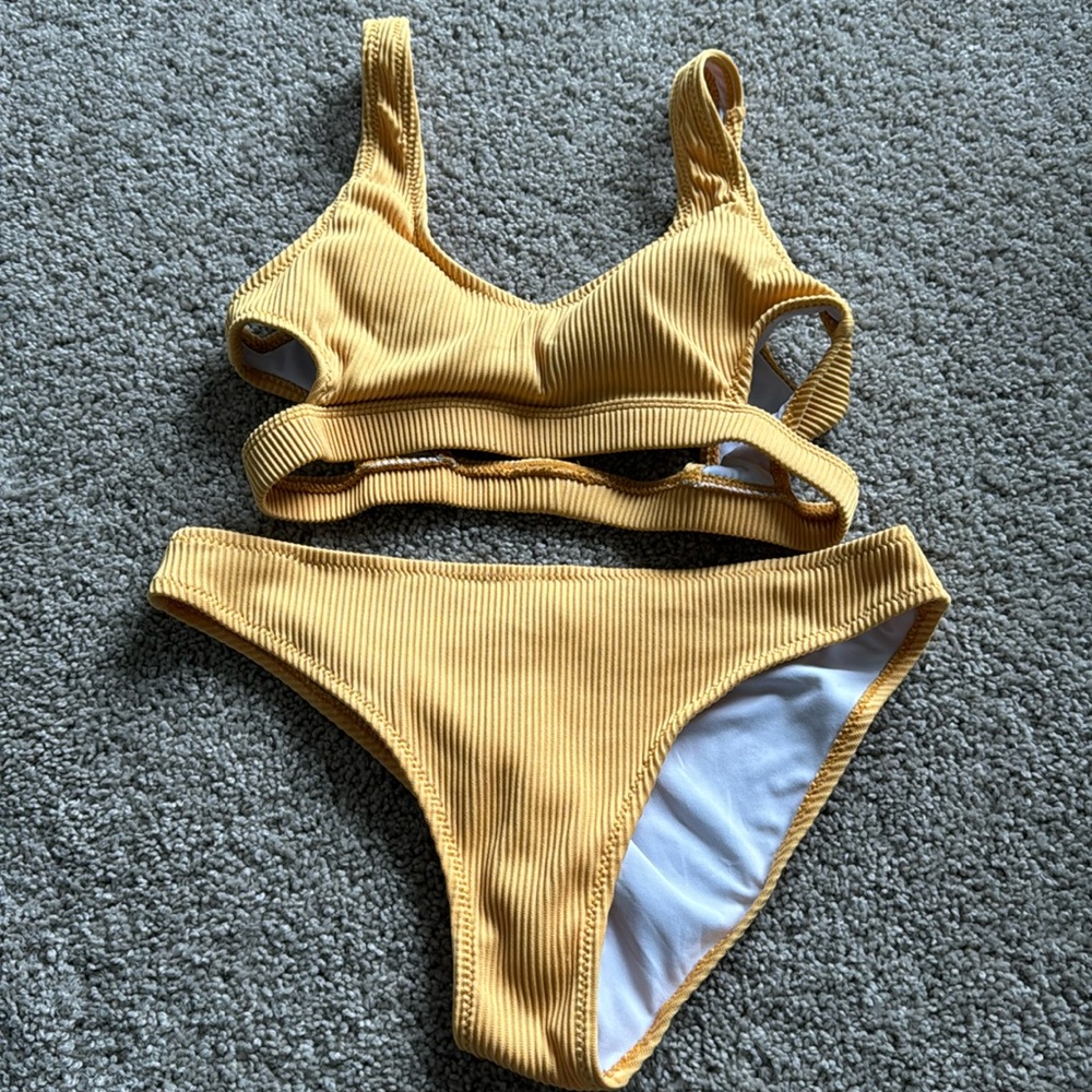 Cupshe bikini! Barely worn!